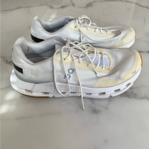 Women’s oncloud shoes - Picture 1 of 9